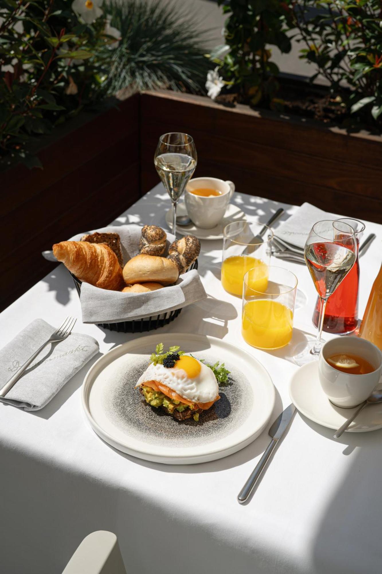 Almanac Palais Vienna Hotell Exteriör bild A typical breakfast