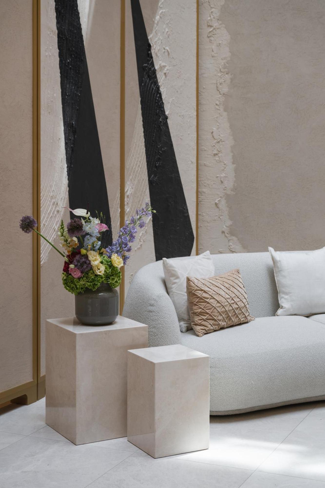 Almanac Palais Vienna Hotell Exteriör bild A flower arrangement in a hotel lobby